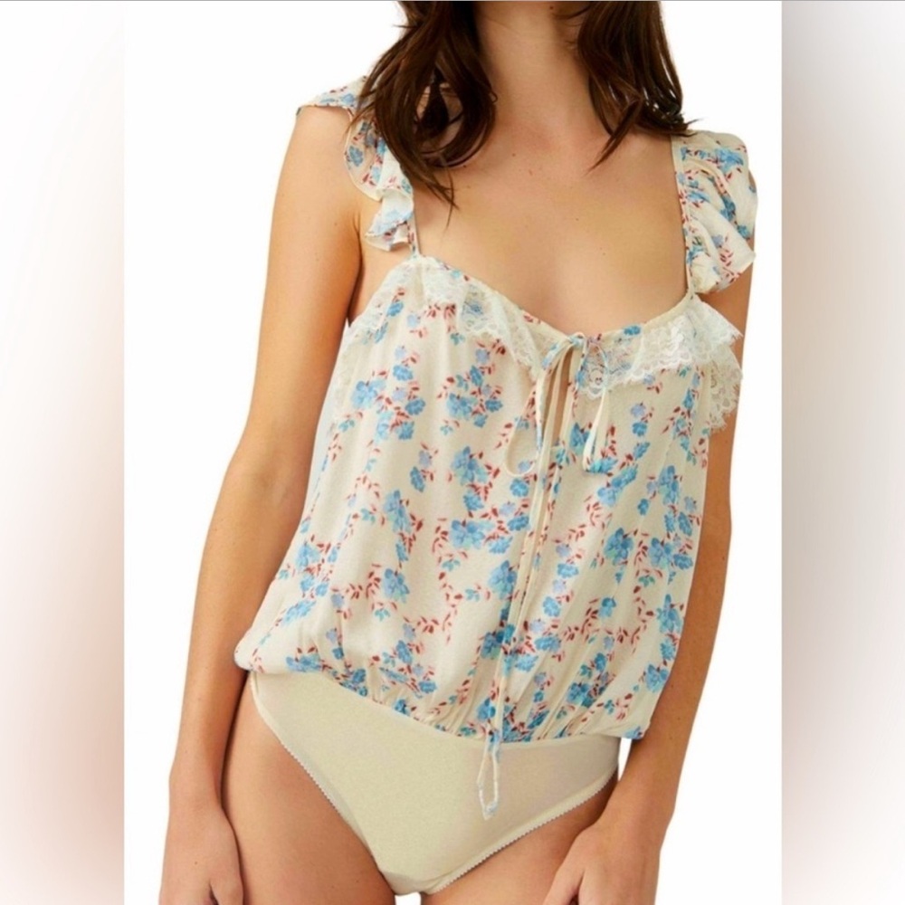 ⭐️NEW⭐️ Free People Floral Ruffle Body Suit
